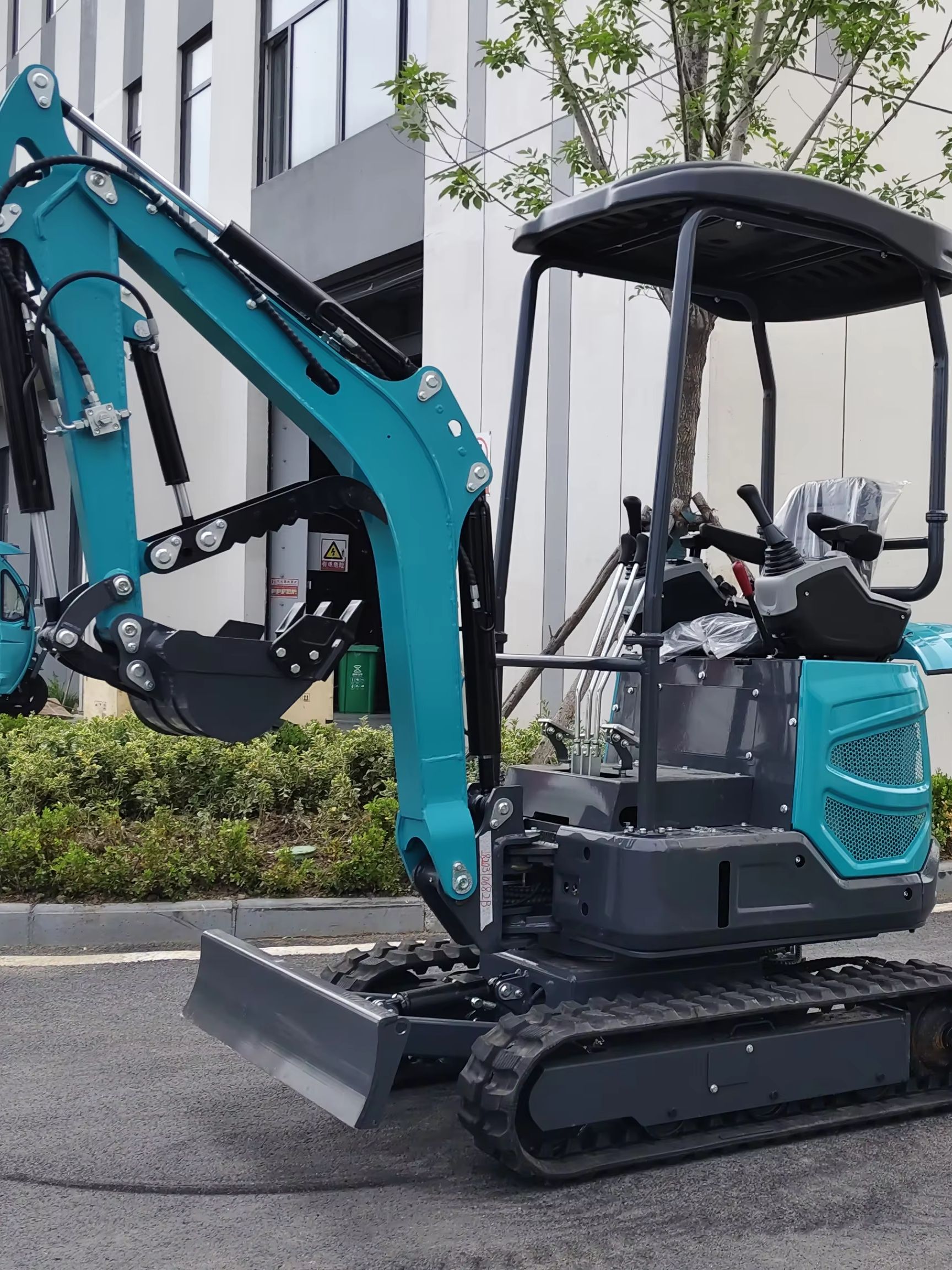 1.8 Ton Mini Excavator with At - Agriculture Gardening Farming reseña y precio